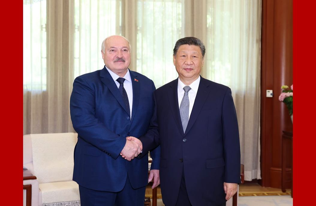 习近平会见白俄罗斯总统卢卡申科