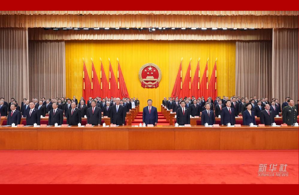 习近平出席新疆维吾尔自治区成立70周年庆祝大会